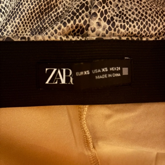 Snakeskin Pattern Faux Suede Legging Pant - Picture 4 of 10